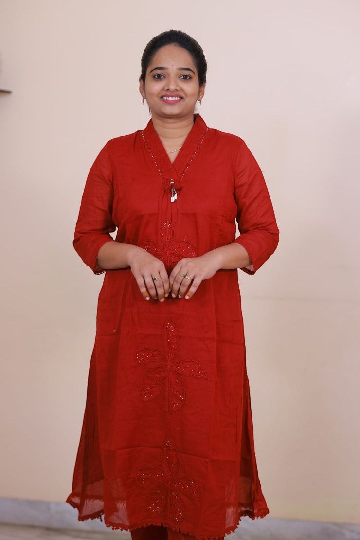 SreeVastra red mul cotton three-piece dress featuring a V-neckline, three-quarter sleeves, and delicate floral embroidery